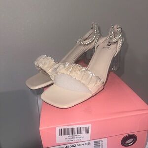 Elegant Cream Heeled Sandals with Pearl Detailing